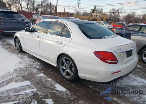 2018 Mercedes-Benz E 300 4Matic z USA, uszkodzony, nr VIN WDDZF4KB5JA372074